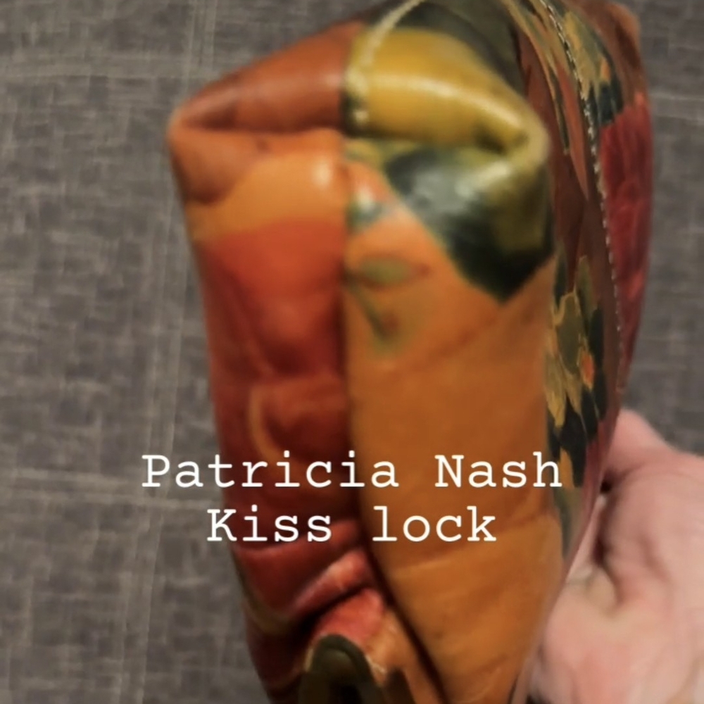Patricia Nash Floral Leather Kisslock Medium Clutch in Red and Green EUC - Picture 4 of 8